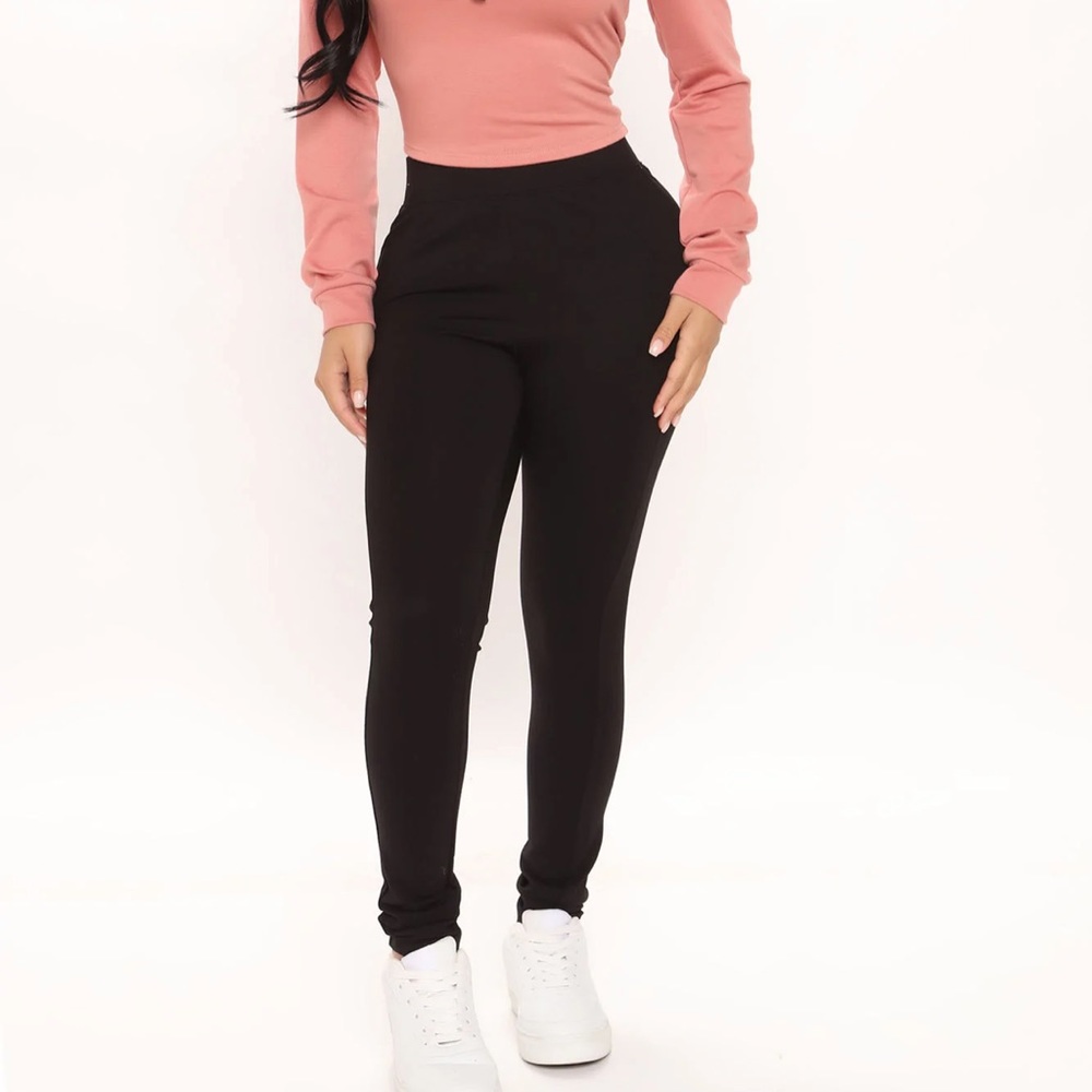 Keep Me Updated Leggings - Black